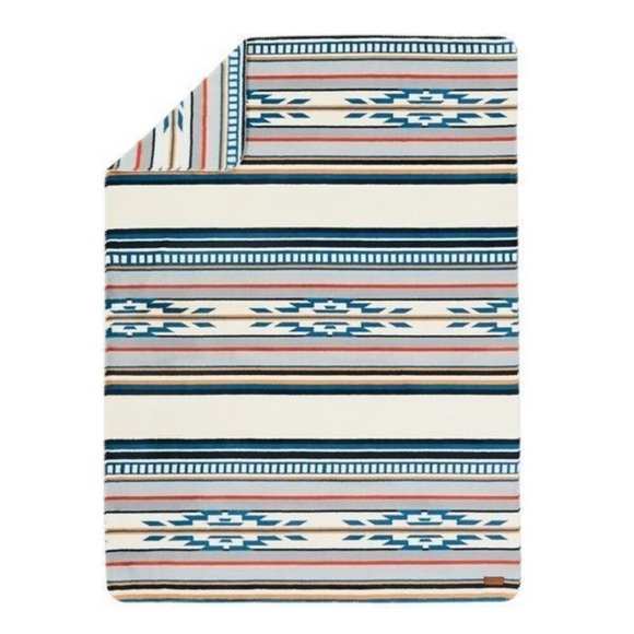 Pendleton Plush Throw Blanket 50X70 - Picture 2 of 5